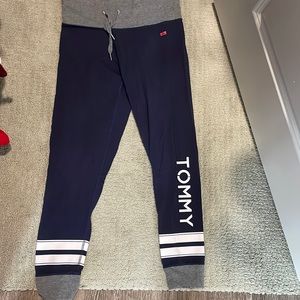 Tommy Hilfiger navy blue leggings. Size medium.